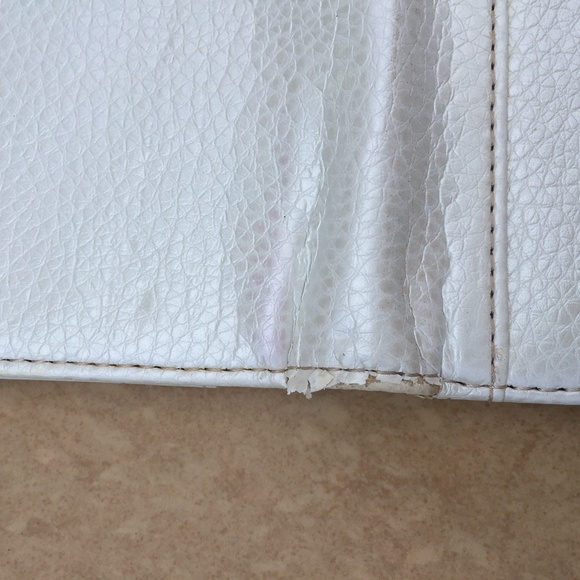 Guess Wallet - Picture 5 of 8